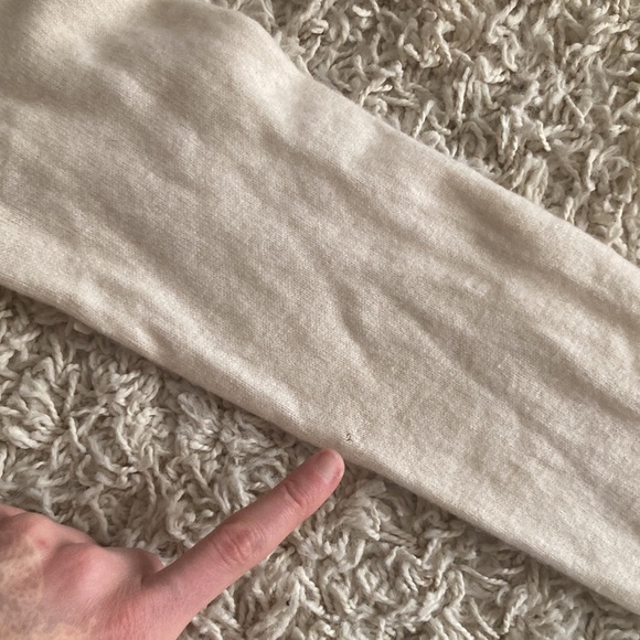 Neiman Marcus Cream Cashmere Turtleneck Size M - Picture 5 of 7